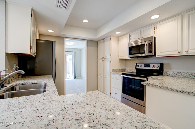 Building Photo - 11601 S Maze Ct