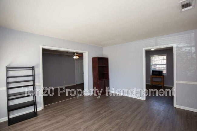 Building Photo - 6219 Stoneway Dr