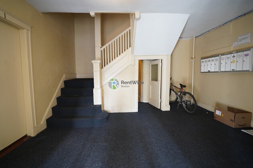 Building Photo - 8 Vinal St