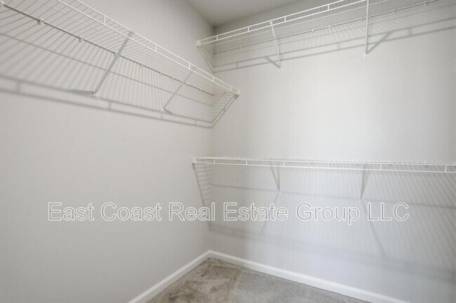 Building Photo - 105 Dripping Spring Dr