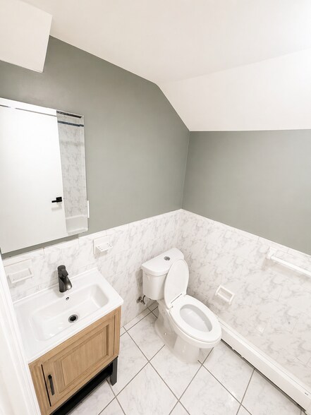 Building Photo - 35 Coit St