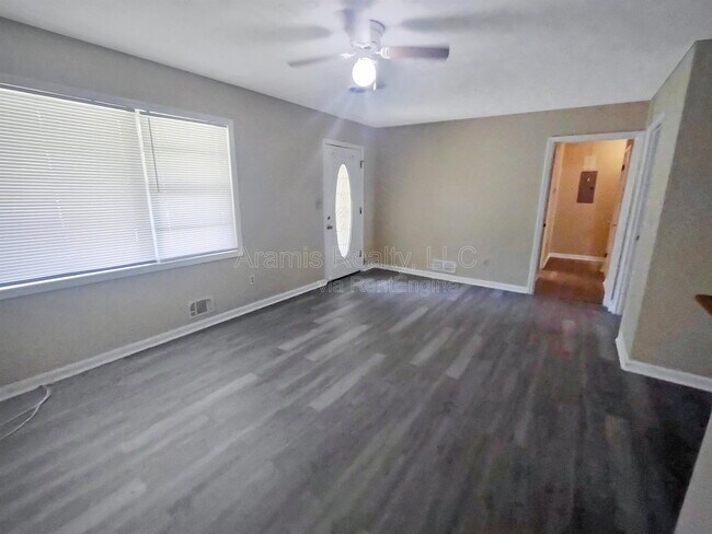 Building Photo - 7479 Westlake Dr