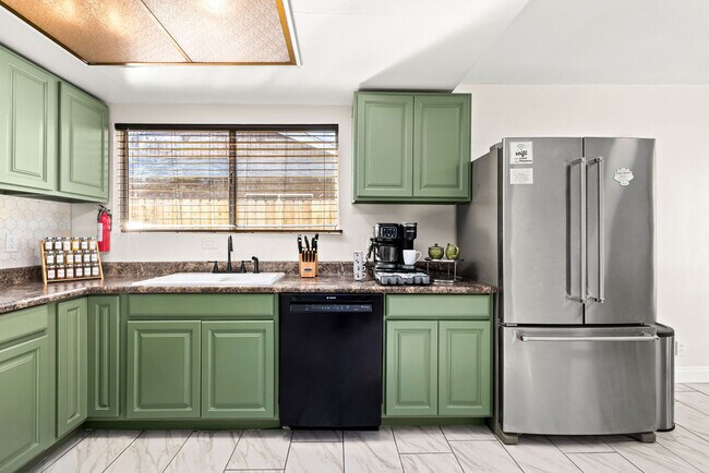 Building Photo - 632 Kenoak Dr