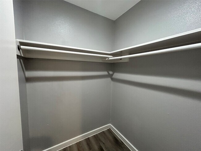 Building Photo - 2807 Beauchamp St