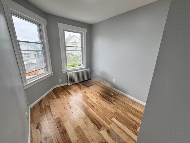 Building Photo - 136 W 25th St