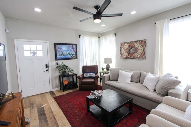 Building Photo - RENOVATED 3-BEDROOM HOME IN BEACON HILL