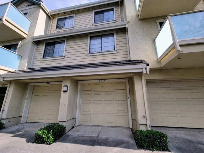 Building Photo - 3076 Fostoria Cir