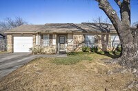 Building Photo - 3807 Glengate Dr