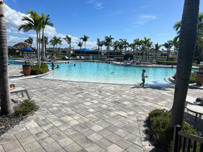 Building Photo - 3501 Acapulco Cir