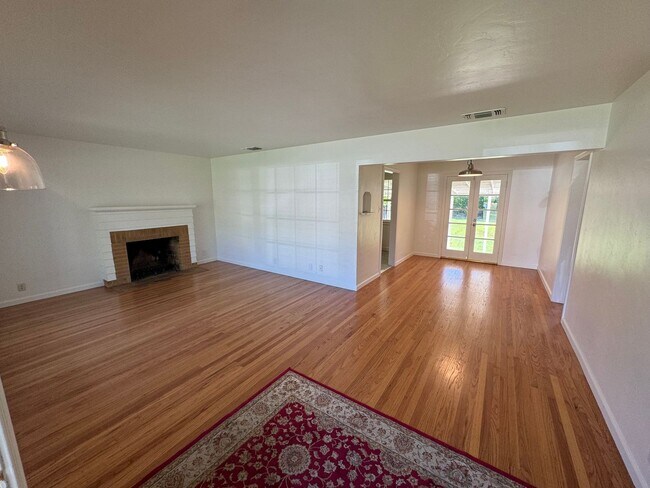 Building Photo - 2 Bedroom | 1 Bathroom | Single family Arden Park Home