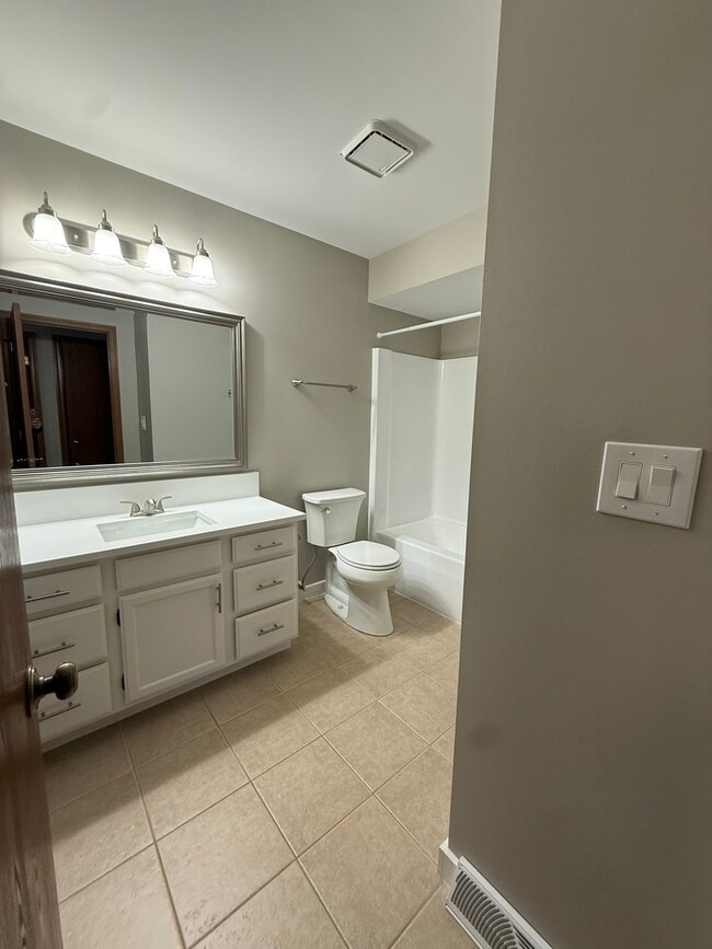 Building Photo - 45 Spuhler Dr