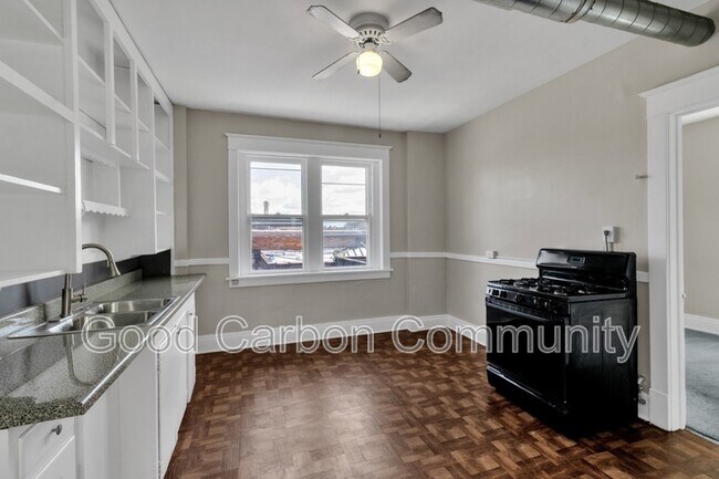 Building Photo - 79 Saranac Ave