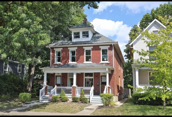 Building Photo - 742 Oakwood Ave