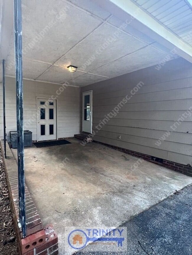 Building Photo - CUTE 3 BED BRICK HOUSE!
