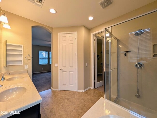 Building Photo - 923 S Osborn Ln