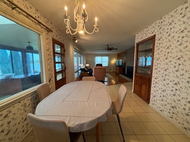 Building Photo - Fully Furnished, Turn Key Lake Front Home in Caledonia!