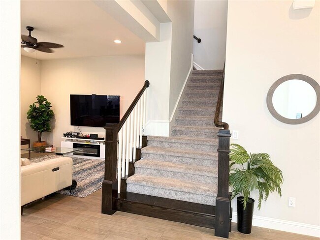 Building Photo - 14716 Iveans Way