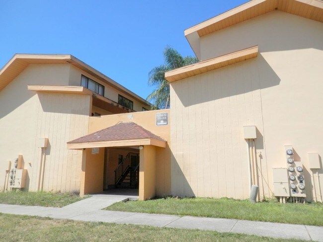 Building Photo - Studio Apt. near USF
