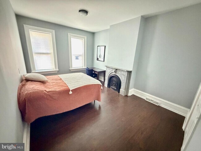 Building Photo - 348 Farnsworth Ave