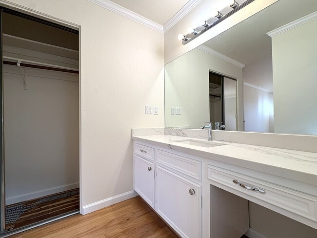 Building Photo - Charming Updated 2-Bedroom Home in Prime L...