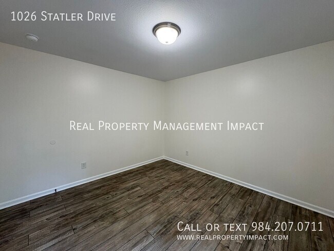 Building Photo - 1026 Statler Dr