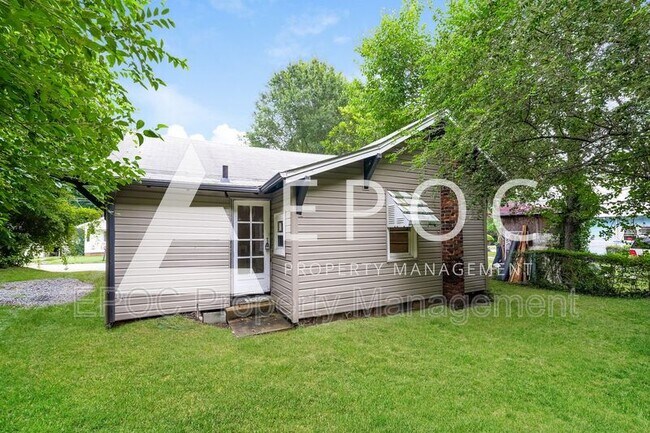 Building Photo - 1504 Cloverdale St