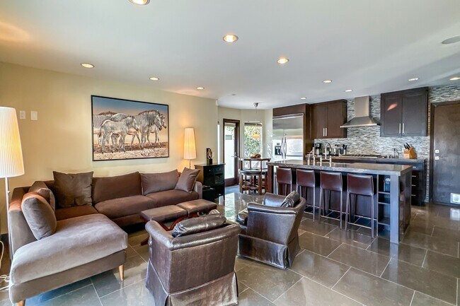 Building Photo - 11470 Dona Evita Dr