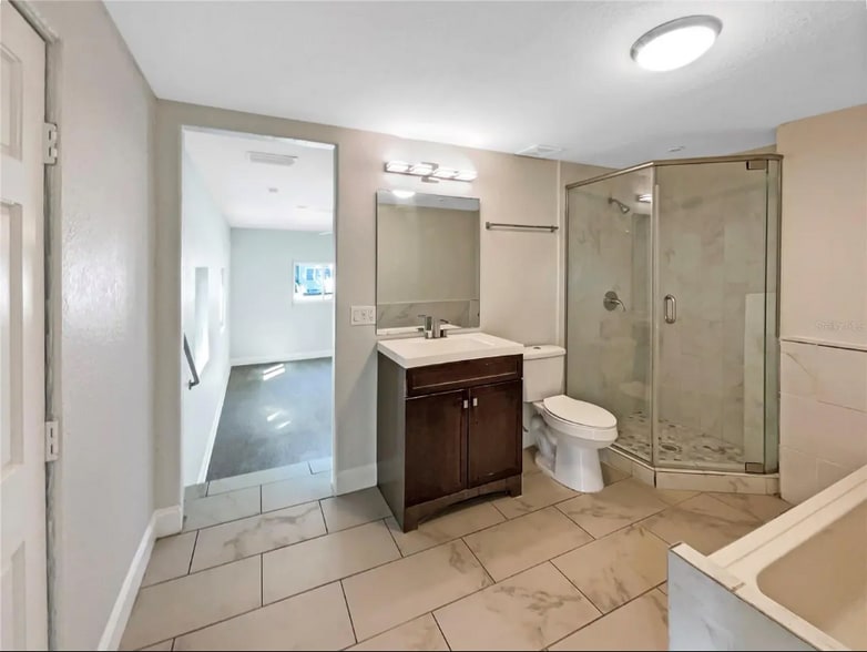 Building Photo - 370 E Waldo St