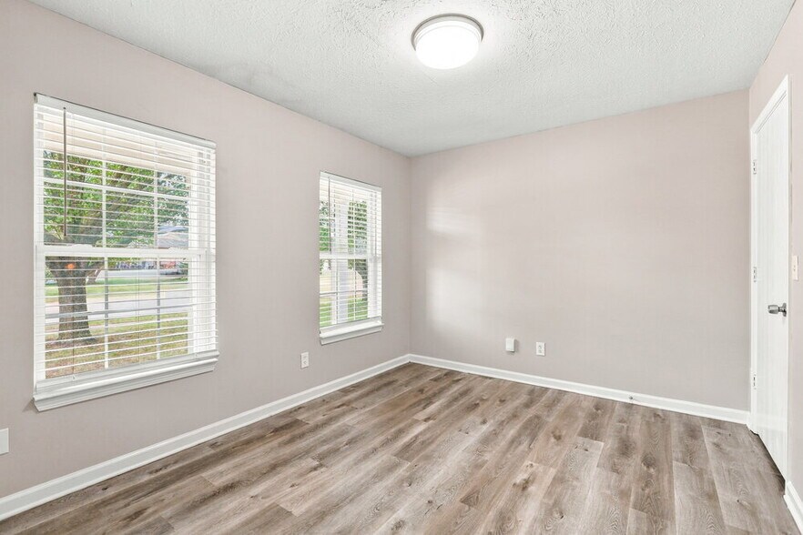 Building Photo - 1295 Spring Lake Dr