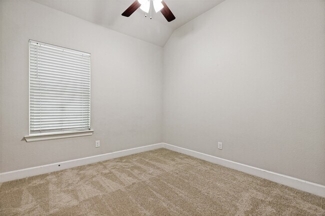 Building Photo - 2424 Preakness Pl