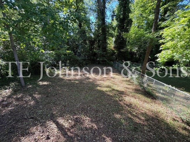 Building Photo - Charming 2 Bedroom Home with Basement & Modern Updates in Winston-Salem