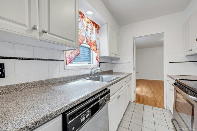 Building Photo - 417 City Island Ave