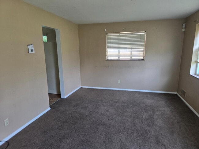 Building Photo - 5110 Chantilly Dr