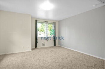 Building Photo - Welcome to this charming 2 bedroom, 2.5 bathroom townhouse in Bothell.
