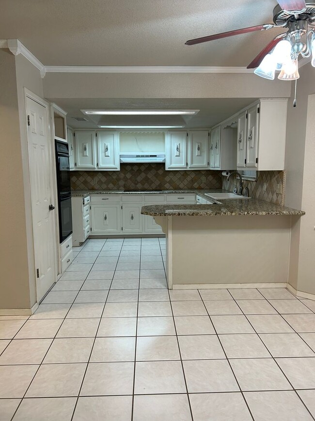 Building Photo - COMING SOON!  Home in University Gardens