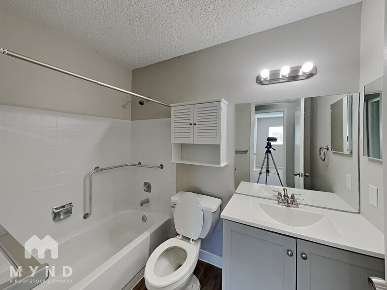 Building Photo - 2101 Anchor Ave