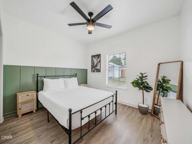 Building Photo - 6219 Poinciana Dr