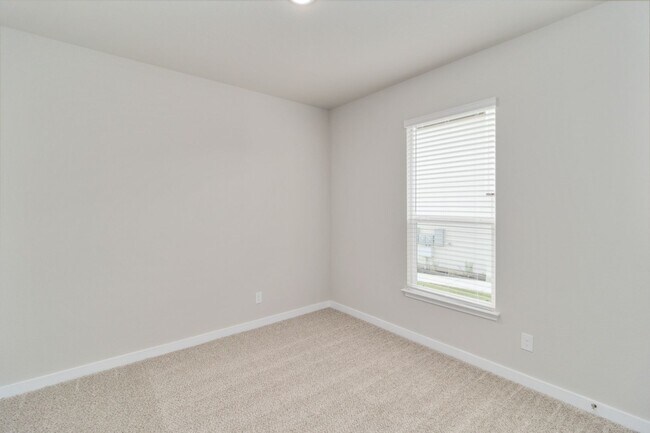 Building Photo - Brand New Luxury Duplex Available Today