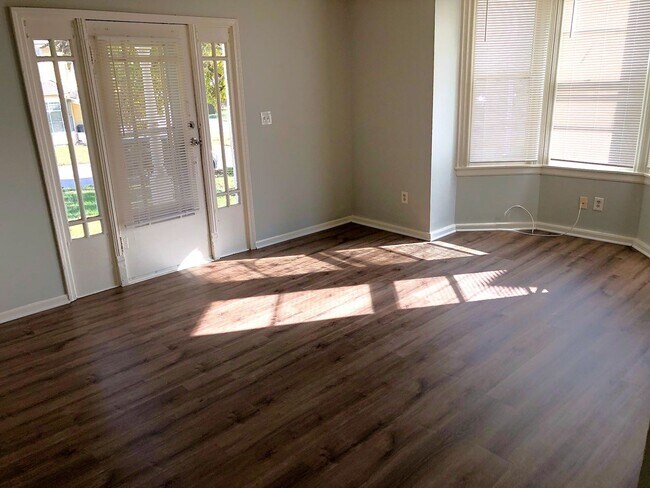 Building Photo - 818 Columbia Ave