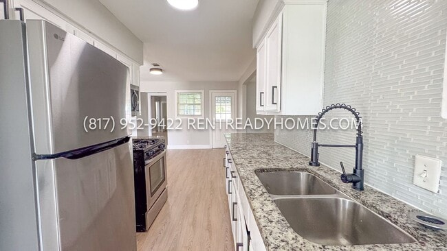 Building Photo - 2613 Fairbrook St