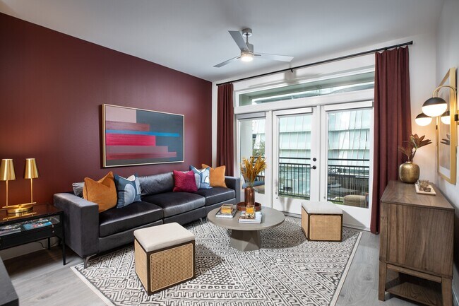 Building Photo - Galleria Area Gem – Luxury Apt with Top Am...