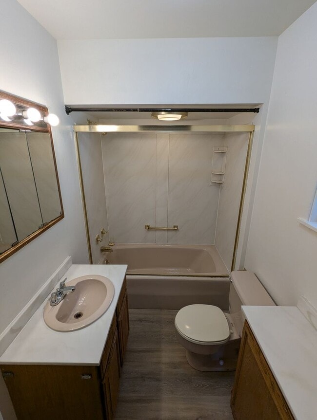 Building Photo - Spacious 2 bedroom 1 bathroom single family home (Marshall-Shadeland)