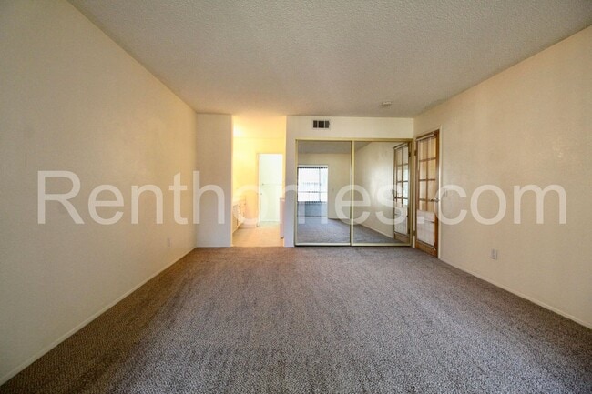 Building Photo - Mission Valley, 10225 Caminito Cuervo #143- Secured building! Close to shops and restaurants!