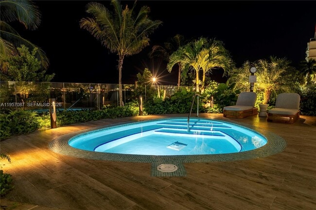 Building Photo - 700 NE 24th St