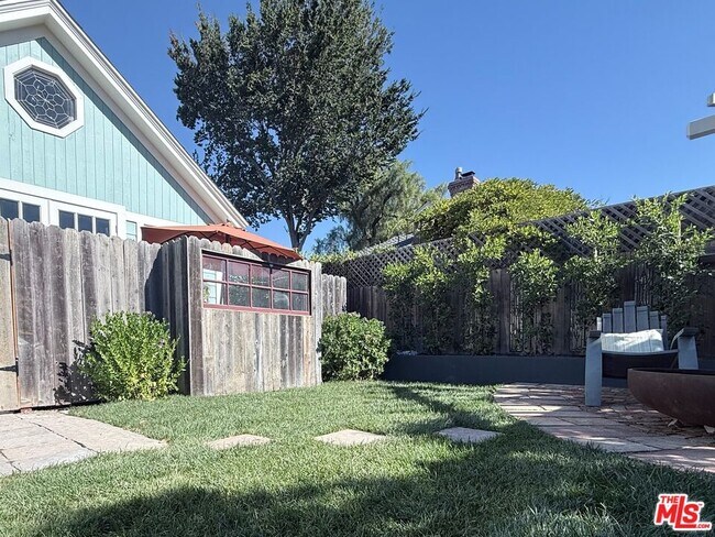 Building Photo - 370 Main St