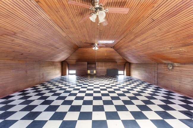 Building Photo - Huge Brick House in Victorian Village/Short North, Beautiful Woodwork 3 Car Garage and Swimming pool