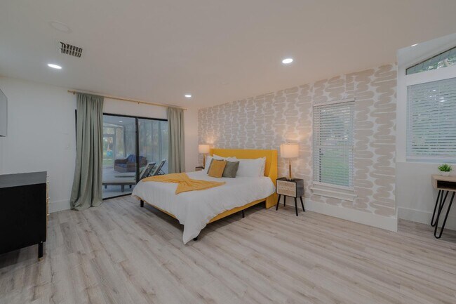 Building Photo - 1775 Harbor Rd