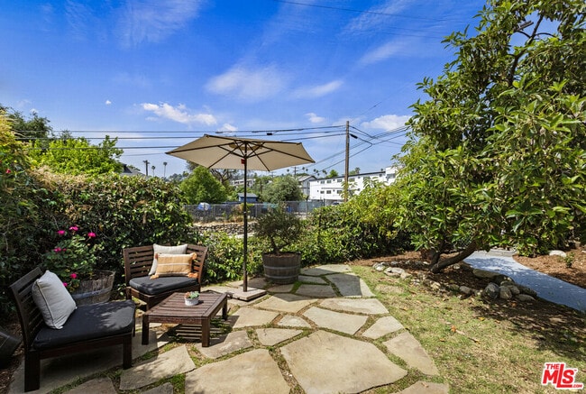 Building Photo - 201 S Ave 55