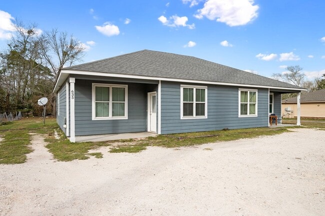 Building Photo - 635 E Azalea Ave