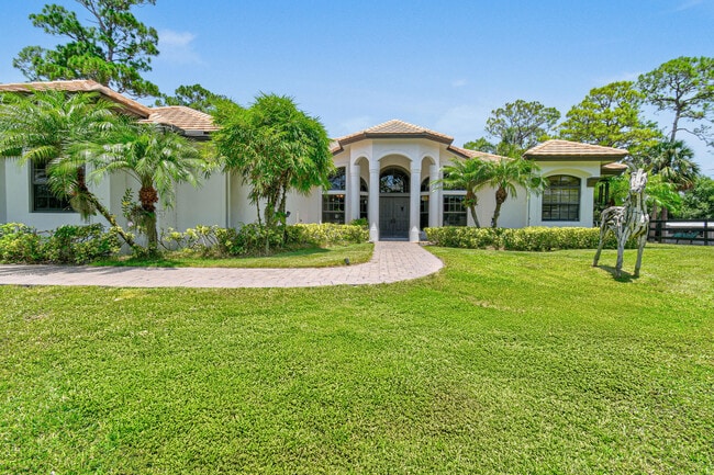 Building Photo - 3251 SW Holly Ln